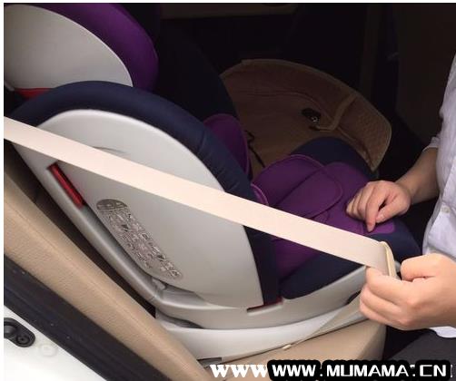 安全座椅安全带式固定安装方法图解、视频，无接口安全座椅怎么安装(新生儿的安全座椅怎么选)