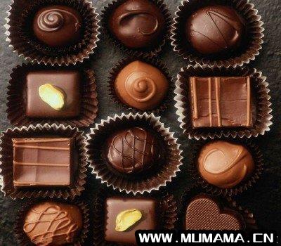 黑巧克力减肥正确吃法，黑巧克力一天吃多少才能保持减肥(让数百万人误以为吃黑巧克力能减肥的骗局)