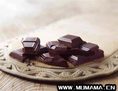 100%纯黑巧克力能减肥吗？100纯黑巧克力有害健康(吃黑巧克力能提高代谢)