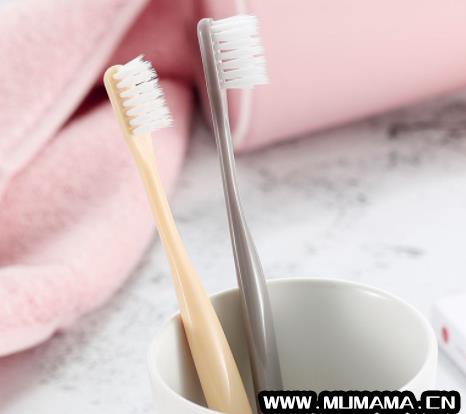 牙刷属于什么商品类目，普通牙膏牙刷纸巾这些产品属于(猫砂属于什么垃圾)