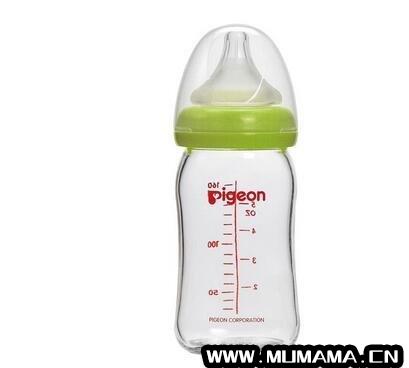 新生儿玻璃奶瓶第一次怎么清洗消毒，新买的玻璃奶瓶消毒方法(宝宝的奶瓶用清水洗就可以)