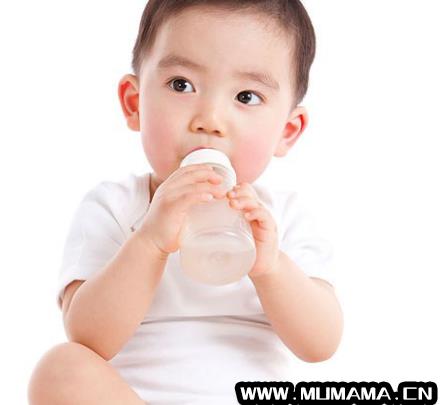 5个月宝宝不吃奶瓶怎么办，五个月宝宝不吃奶瓶有什么好办法(就是不吃奶瓶怎么办)