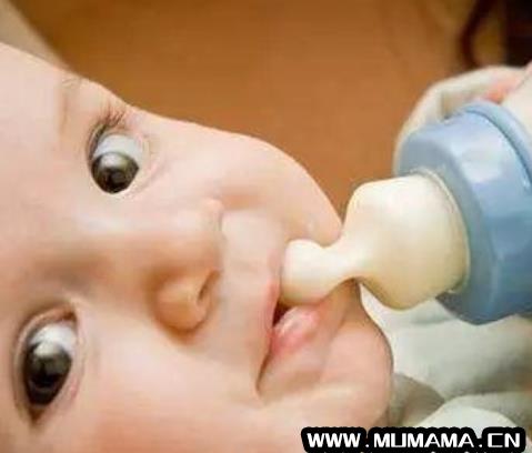 九个月宝宝突然抵触奶瓶吃奶，九个月宝宝厌奶期绝招(宝宝突然不喜欢吃奶了)