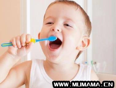 小孩多大开始刷牙合适，建议儿童几岁开始刷牙(宝宝多大开始刷牙合适)