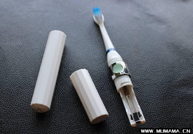 电动牙刷电池怎么安装，欧乐b电动牙刷充电有指示灯显示吗(清亮型电动牙刷)