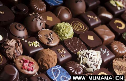 巧克力过期了还能吃吗放在冰箱里的，巧克力多久会过期(放了116年还能吃)