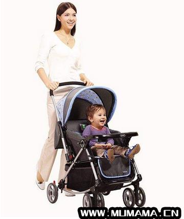 宝宝几个月可以斜躺或睡在婴儿车推着走、四个月可以斜坐吗(12个月的小宝宝)