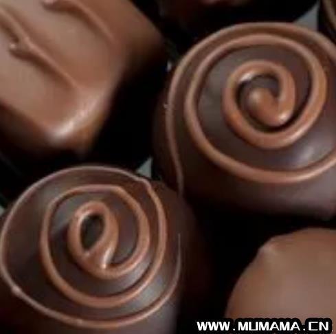 孩子每天吃一块黑巧克力好吗，小孩能吃黑巧克力吗