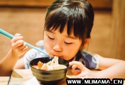 宝宝什么时候用筷子比较好，宝宝多大可以训练自己拿筷子(捕捉儿童敏感期)