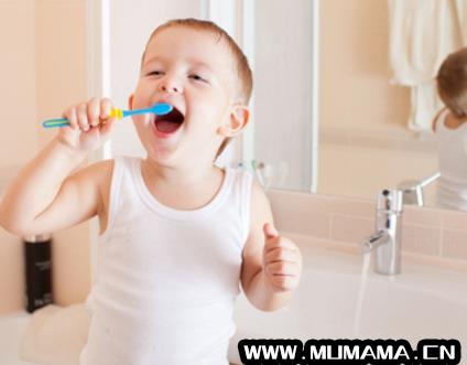 两岁宝宝用什么牙刷比较好，宝宝牙刷怎么选择(给宝宝买牙刷)