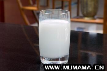 白小纯和纯牛奶有什么区别(完达山纯牛奶和臻纯有什么区别)