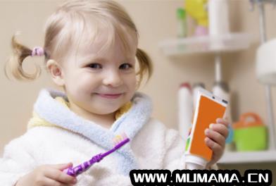 宝宝多大可以刷牙、婴幼儿正确的刷牙方法，几岁刷牙比较适合(孩子开始刷牙的正确时间)