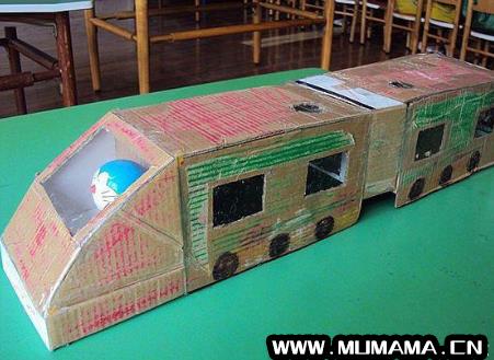 幼儿园用卡纸制作火车(飞驰中的小火车)
