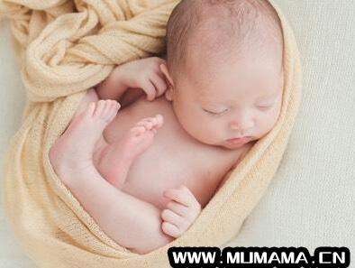 二个月婴儿长期在空调屋里有害吗(宝宝在空调房怎么穿盖)