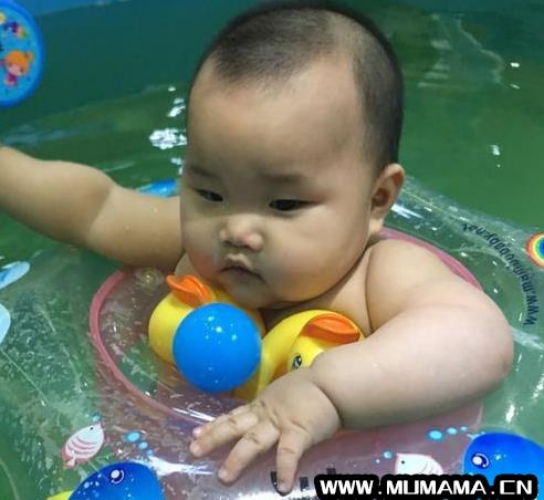 8个月宝宝游泳用什么游泳圈，八个月宝宝游泳用什么圈(游泳圈CE认证标准EN13138)