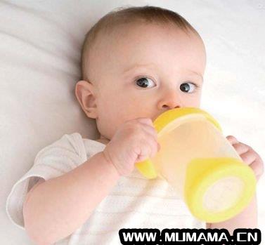 宝宝吃完美林后多久可以喝水，小孩喝了美林可以马上喝水吗(关于宝宝退烧)