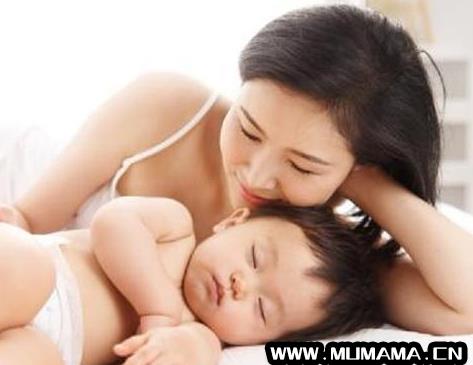 四个月宝宝枕头高度要多高合适，四个月婴儿枕头图片(婴儿枕头年龄适用高度表)