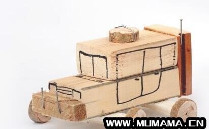 会走路的木头玩具制作方法，用木头做简单小玩具(老底子儿时玩具之高跷)