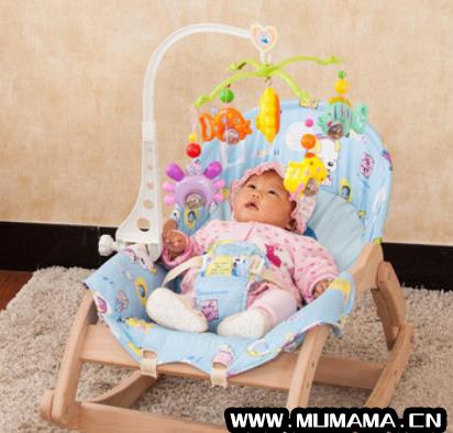 1个月婴儿能用摇摇椅吗，摇摇椅多大宝宝可以躺(你家宝宝还在使用摇椅吗)