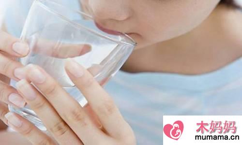 喝水后怎么快速憋尿 喝水快速憋尿的方法
